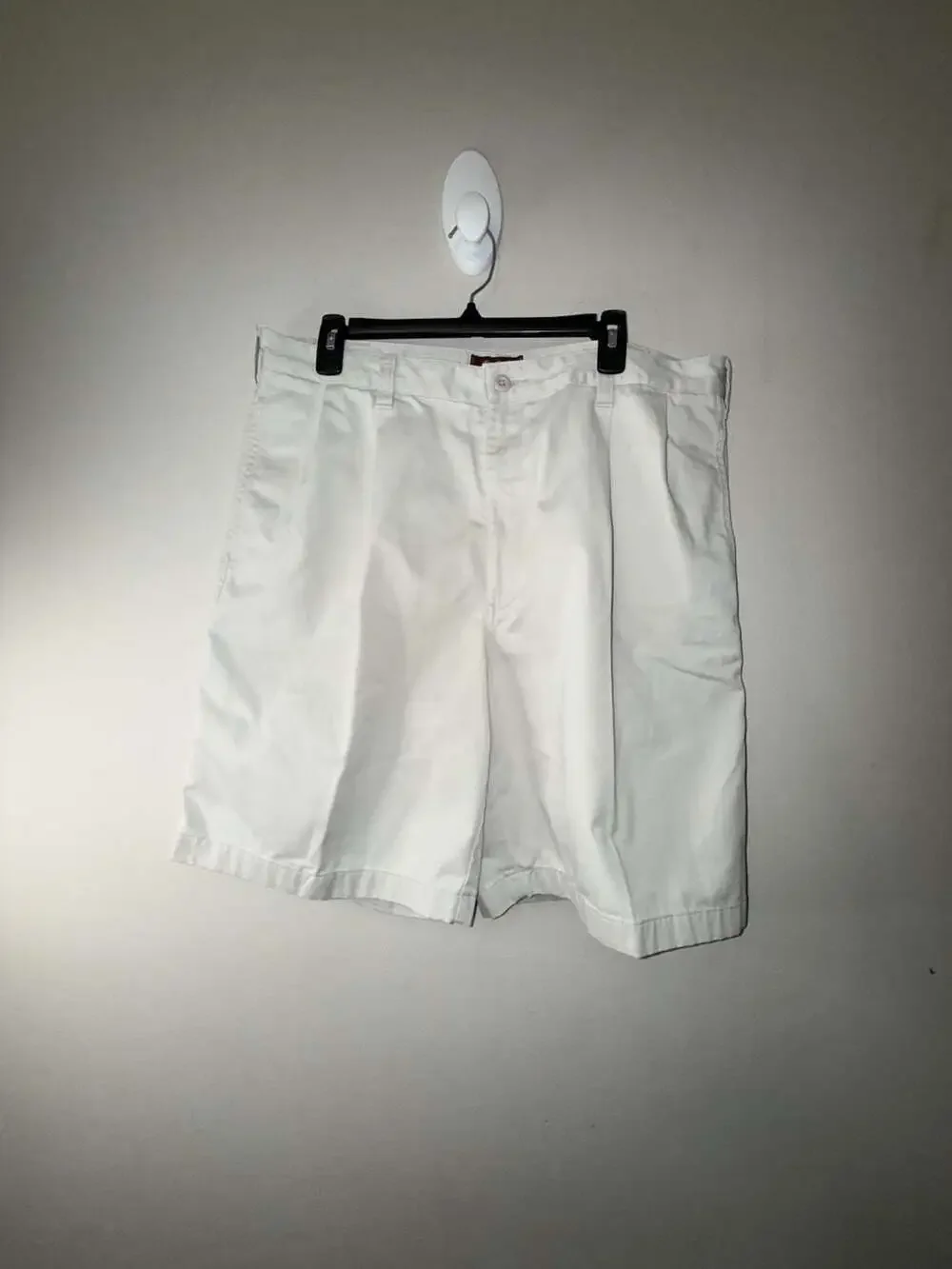 Eddie Bauer Men's Relaxed Fit  Beige Khaki Shorts Size 38